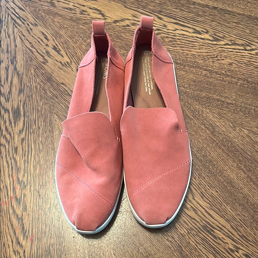 Tom’s salmon Suede Slip-On Shoes excellent very little wear